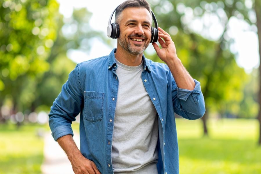 Caminhar com uma boa música: o primeiro passo pra um estilo de vida saudável!